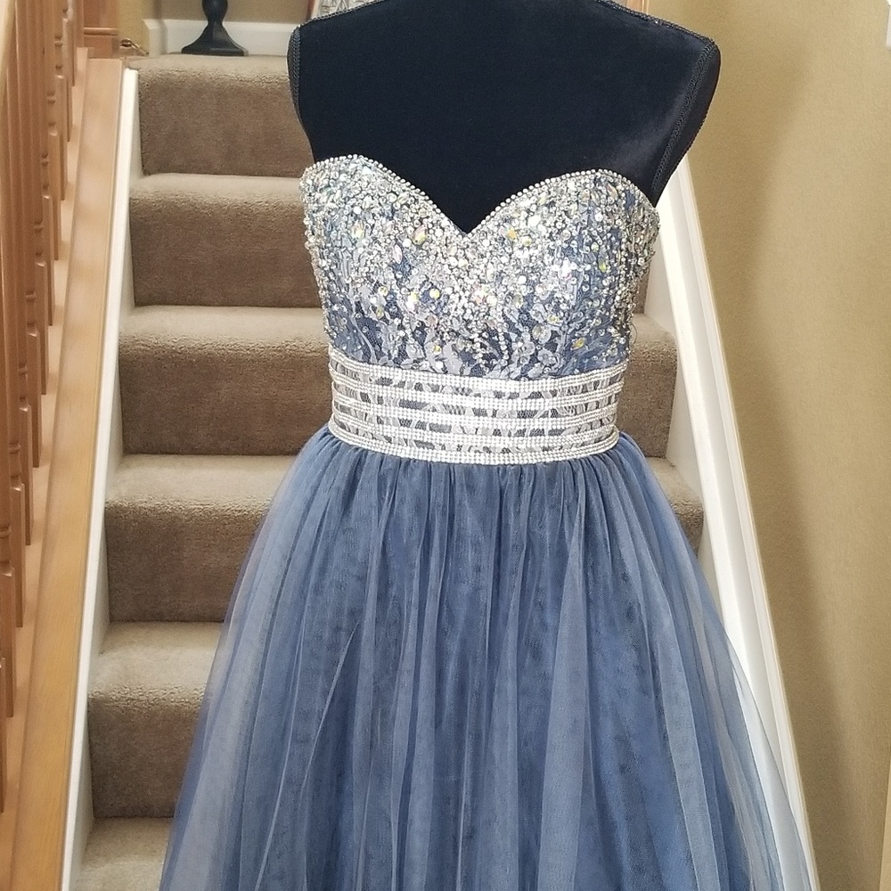 FIESTA Gorgeous beaded corset formal dress!! Size 6 - Picture 8 of 8